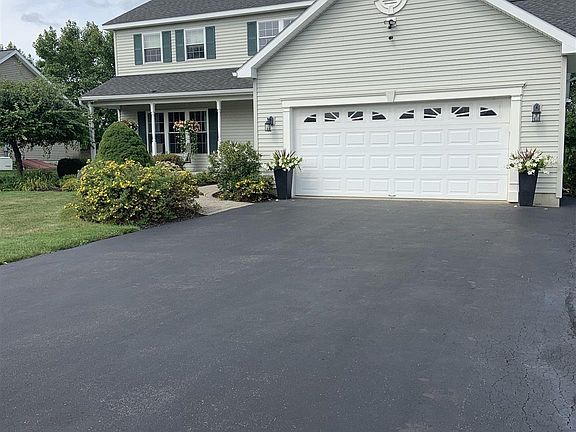 2nd image of 12 Bent Grass Dr