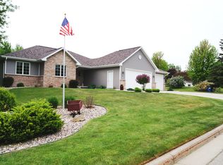 232 Brookwood Dr, Hortonville, WI 54944