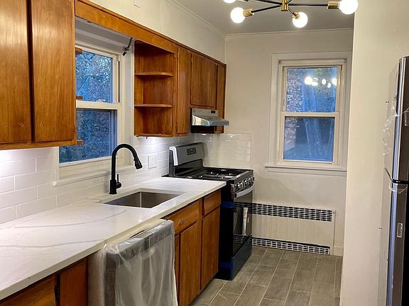 4th image of 25 Lenox Ave Floor 2