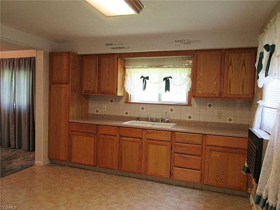 3rd image of 1122 Crestline Dr