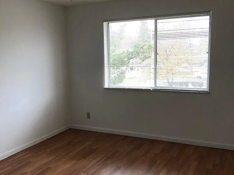 722 Rosetta Dr — Photo 3