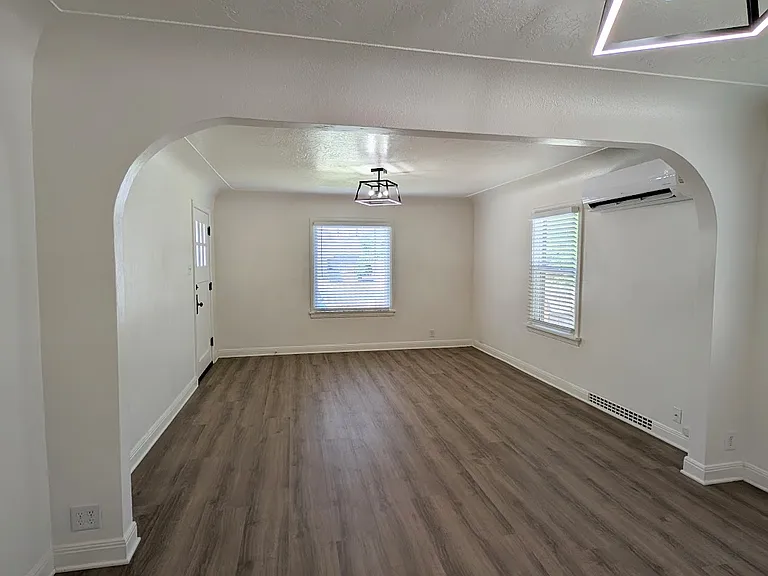 728 Locust St — Photo 6
