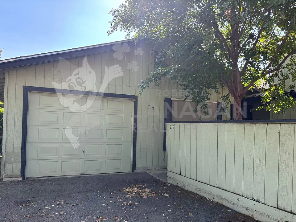 712 W Yosemite Ave