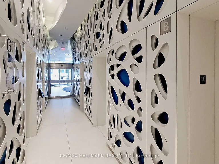 1 Bloor St E #520 — Photo 25