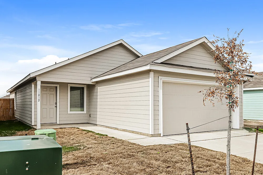 3 bed, 2.0 bath, 1402 sqft, $1,605 — Photo 3
