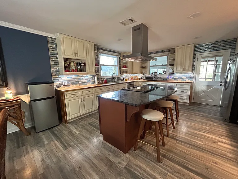 120 Rose Dhu Rd — Photo 3