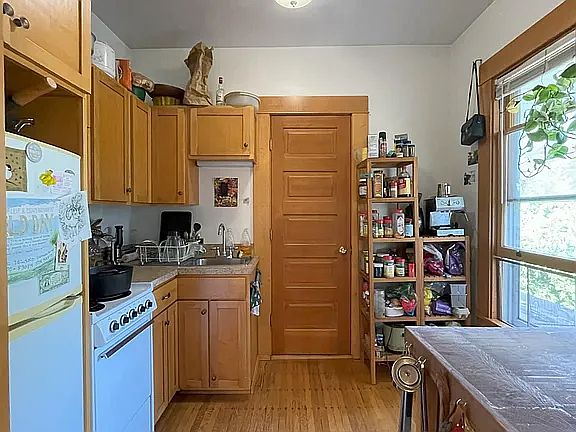 4th image of 2312 Bryant Ave S APT 2