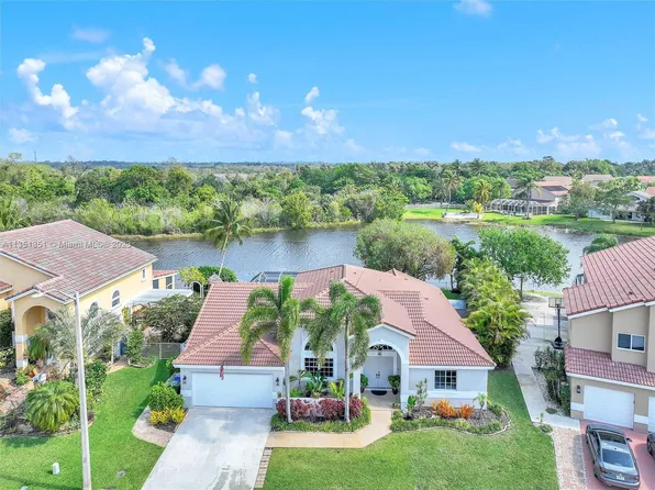 939 NW 201st Ave, Pembroke Pines, FL 33029