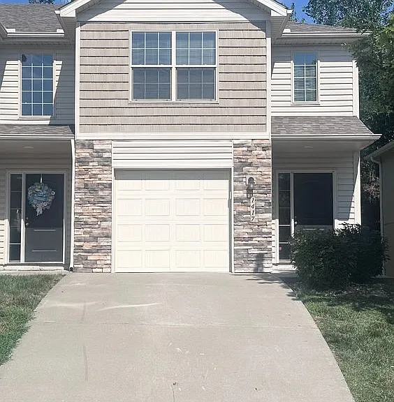 1417 NE Mary Ct — Photo 1