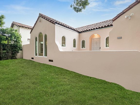 2nd image of 1520 N Crescent Heights Blvd