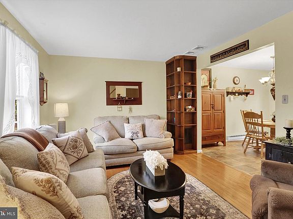 5th image of 183 Stonehouse Ln