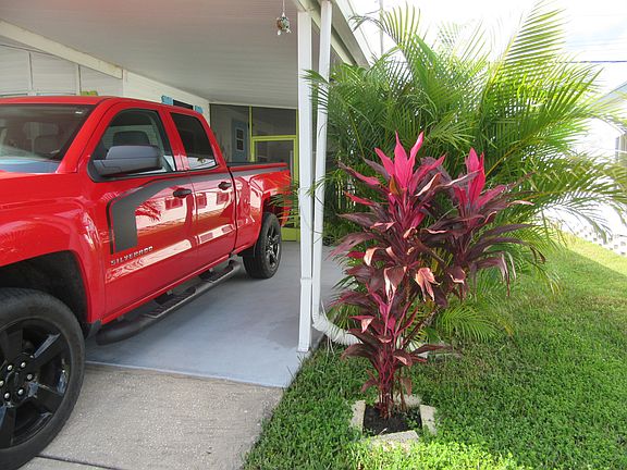 Carport/2 vehicles