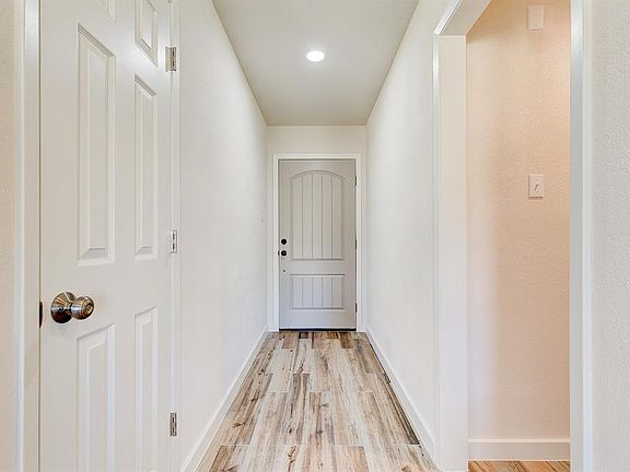 5th image of 109 Sunny Meadows Dr