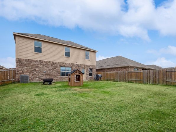 920 1st St, Sanger, TX 76266