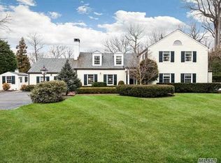 129 Woods Rd, Locust Valley, NY 11560