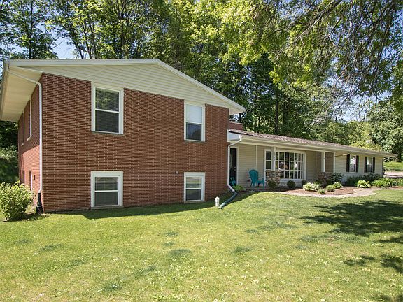 3rd image of 2041 Hillsdale Ave