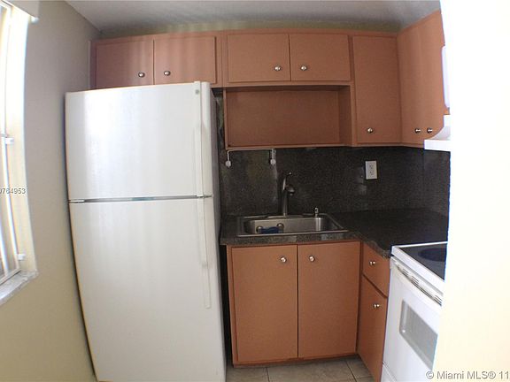 4th image of 1201 SW 42nd Ave #218