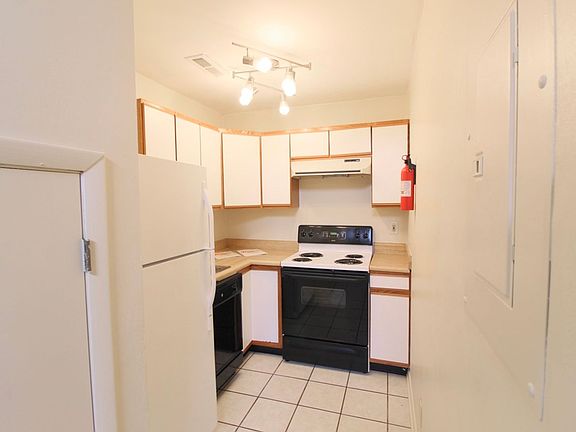 3rd image of 1408 Bradley Dr #6ccdcfb09