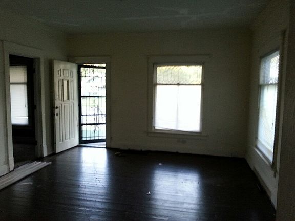2nd image of 2213 Peck St