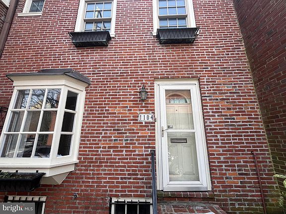 3rd image of 1104 Lombard St #43