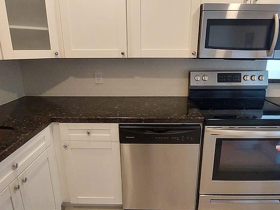 5th image of 2841 NE 163rd St APT 1004