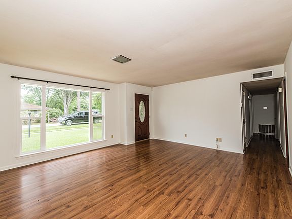 4th image of 102 Dryades Ln