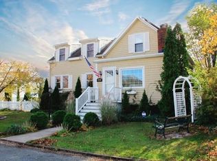 930 Abrams St, New Bedford, MA 02745