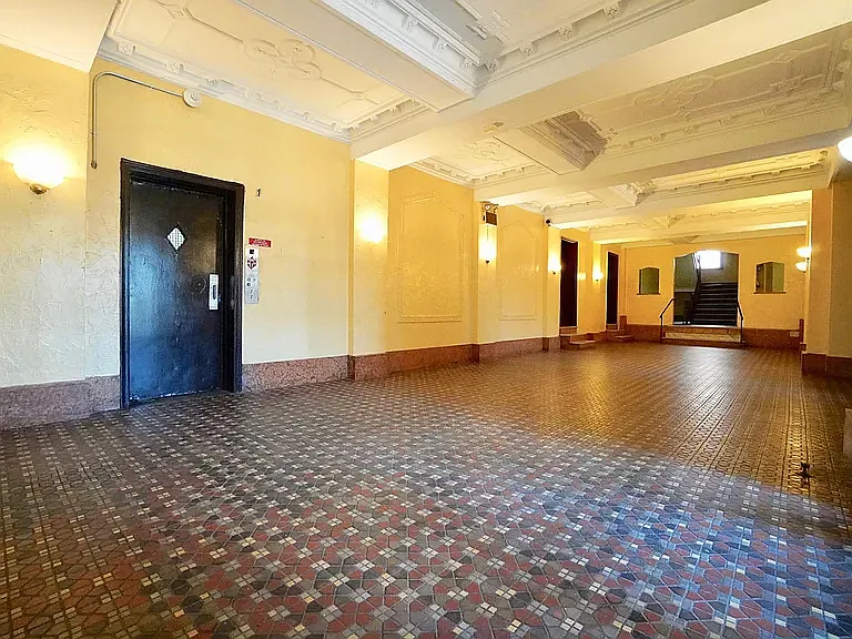 541 Bronx River Rd — Photo 25