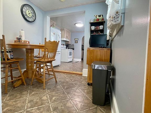 3rd image of 257 Williams St