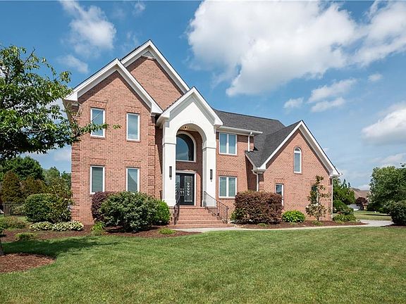 2nd image of 1905 Lancing Crest Ln