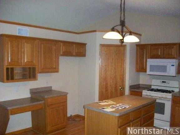 4th image of 23597 Flora Ct NW