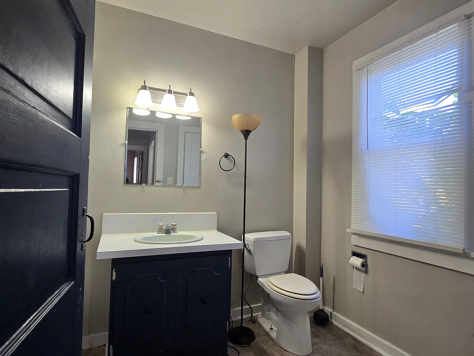 616 Bellefonte — Photo 2