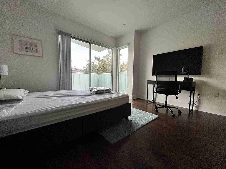 1735 N La Brea Ave #17 — Photo 12