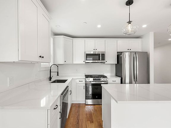 3rd image of 3 Wisteria St #3