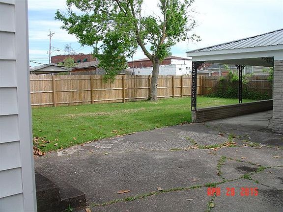 5th image of 204 Sycamore St
