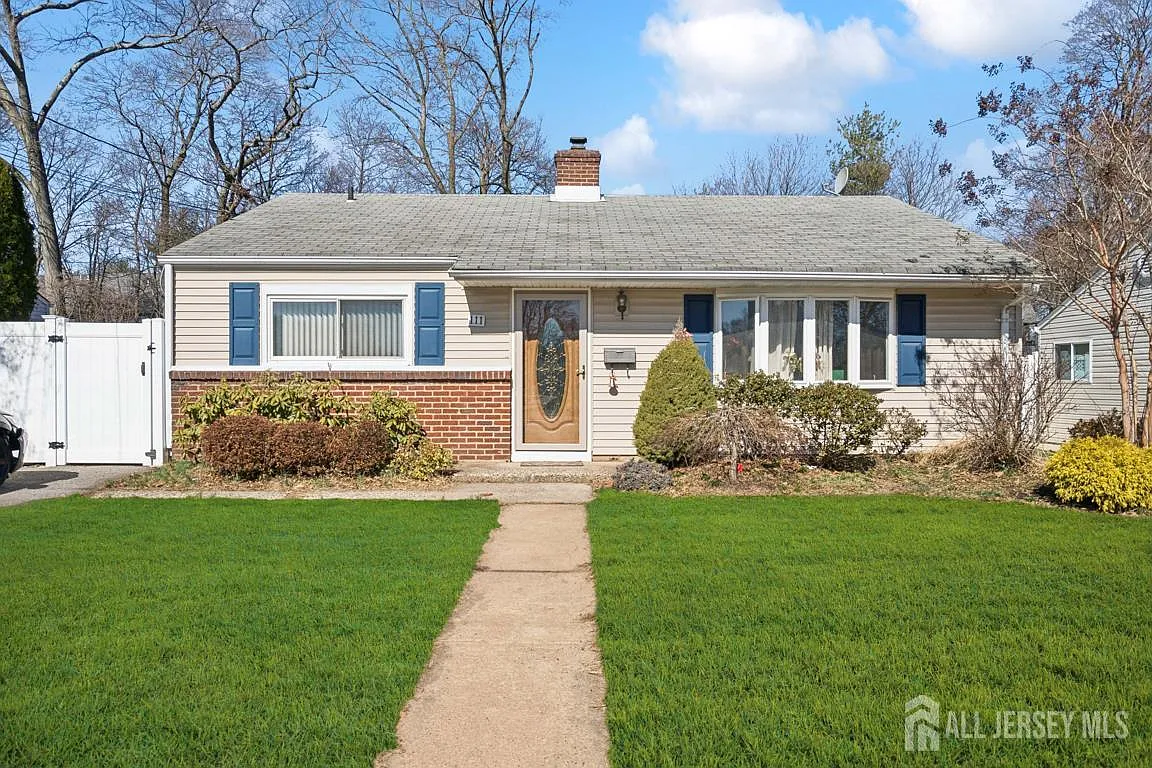 111 Ovington Ave photo 1