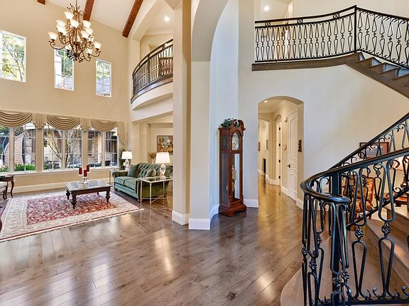 3rd image of 15615 Shady Ln