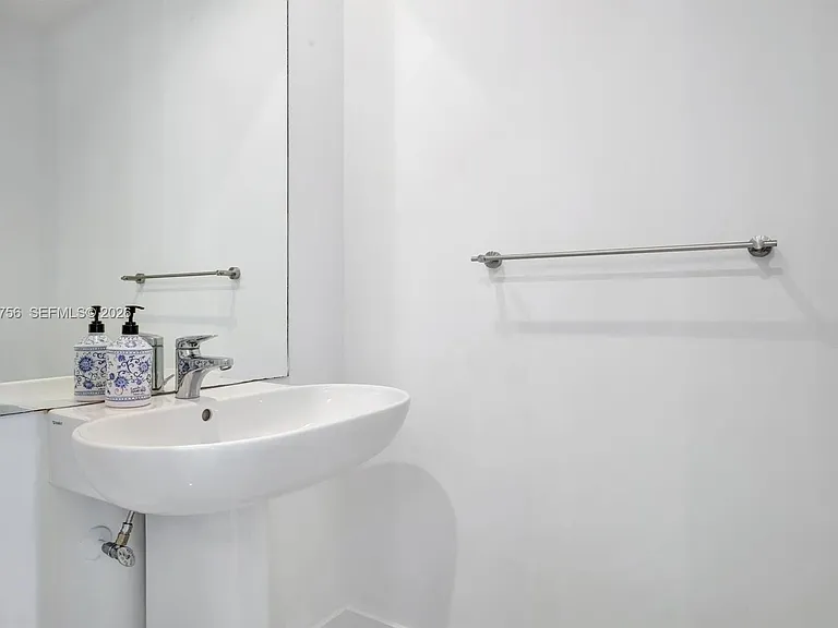 1100 Biscayne Blvd #4002 — Photo 31