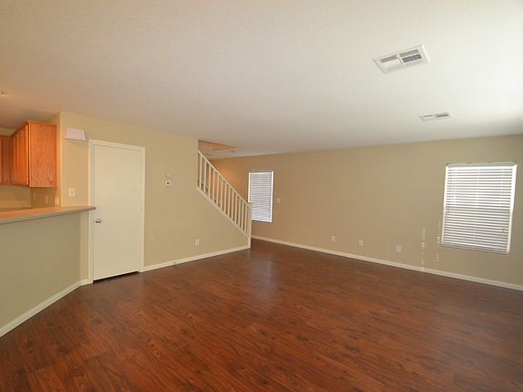 3rd image of 121 Copper Pine Ave