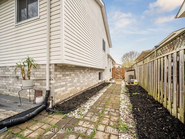 38 Folkstone Ct, London, ON N5V 4Y3