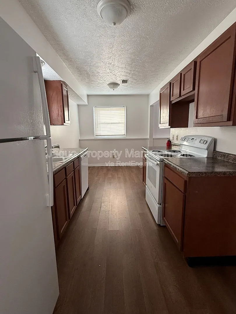 2 bed, 1.0 bath, $1,050 — Photo 3