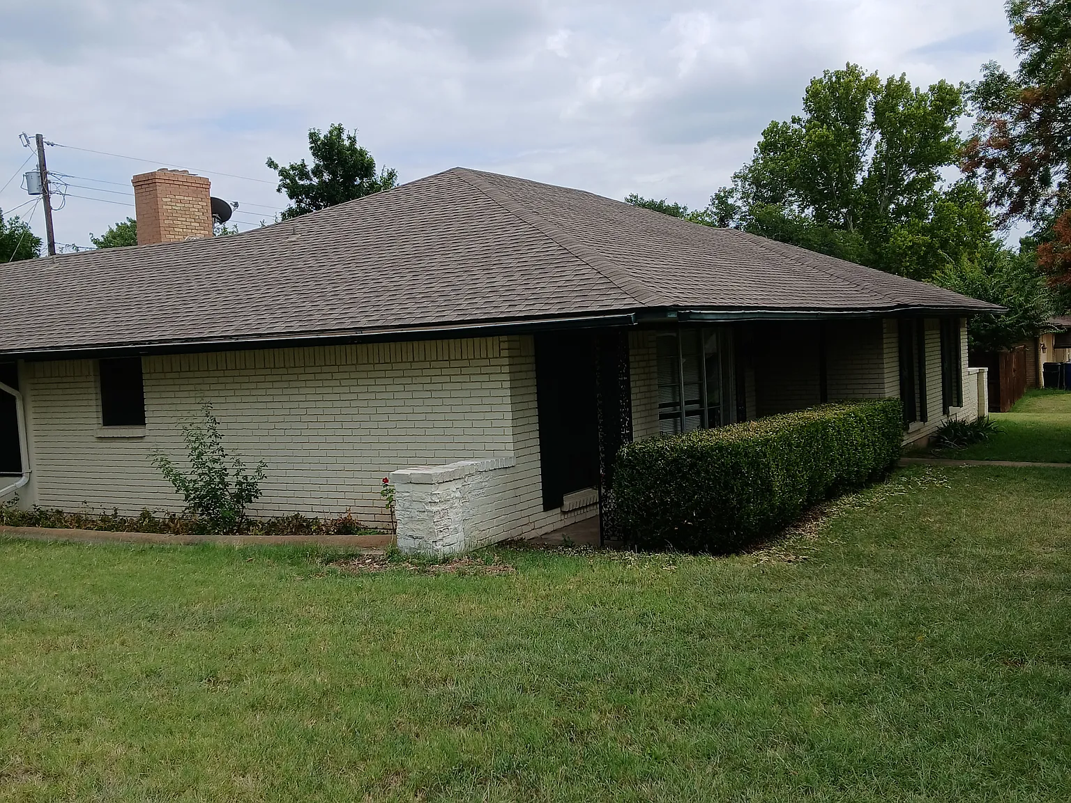 4 bed, 2200 sqft, $2,200 — Photo 2