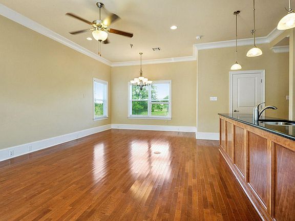 4th image of 725 W Beach Blvd #725