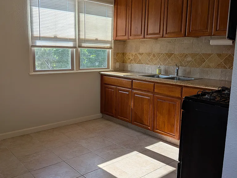 610 Union Ave #C — Photo 4