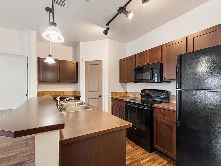 Residence at Mill River — Photo 25