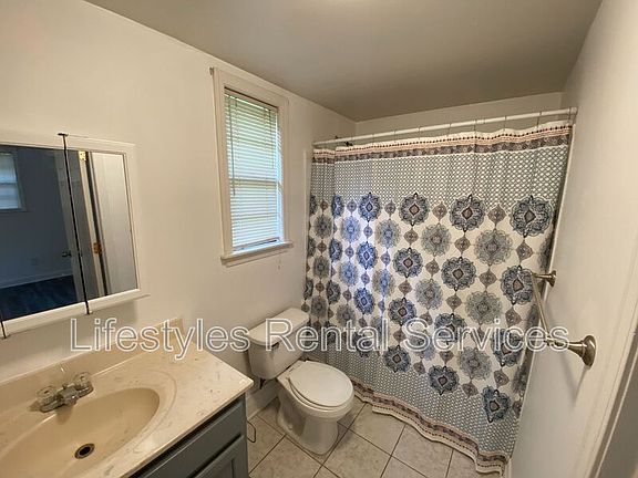 3rd image of 4803 Lexington Ave #U