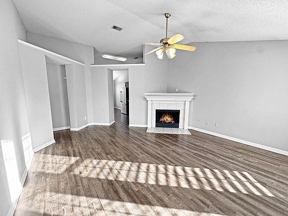 3rd image of 2532 Boxford Ln