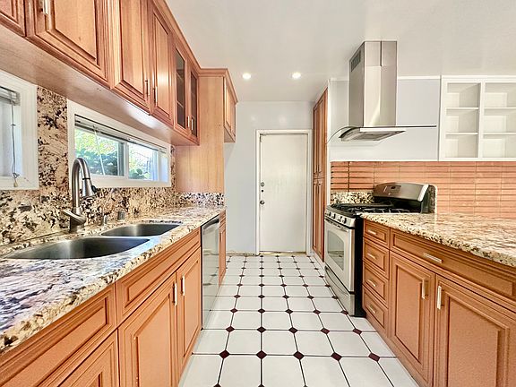 5th image of 1219 Dell Dr