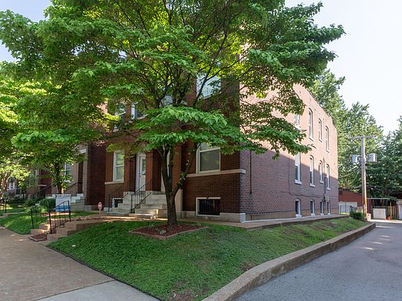 2nd image of 3550 Magnolia Ave #1F