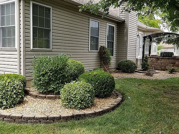 4th image of 112 Emerald Way W